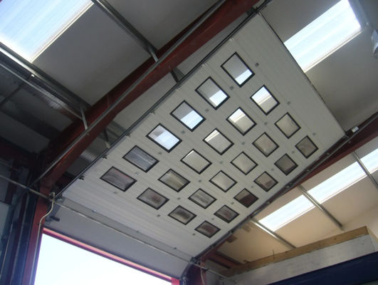 ประตูกั้นส่วนเหนือศีรษะแบบเลื่อนอัตโนมัติ Industrial Sectional Vertical Lifting IP 54