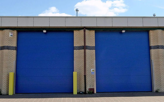 40mm 50mm Panel Insulated Sectional Doors 380V ประตูโรงรถเหล็กชุบสังกะสี