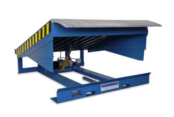 กระเป๋าอากาศอัดลม Lift Container Ramp Dock Leveler Loading Dock Ramp สําหรับรถยก