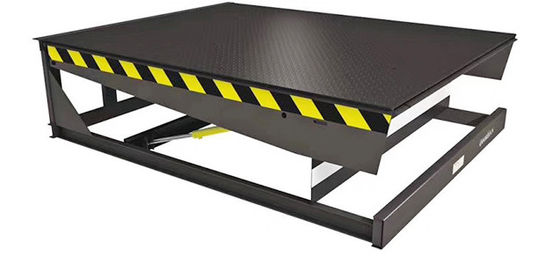 15000 ปอนด์ อิเล็กทรริก การบรรทุก Dock Leveler กับโซ่ความปลอดภัย / บนสถานที่ติดตั้ง
