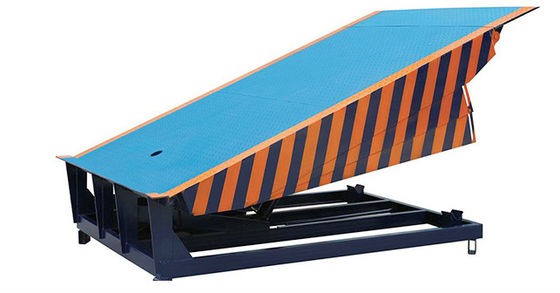 15000 ปอนด์ อิเล็กทรริก การบรรทุก Dock Leveler กับโซ่ความปลอดภัย / บนสถานที่ติดตั้ง
