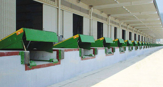 15000 ปอนด์ อิเล็กทรริก การบรรทุก Dock Leveler กับโซ่ความปลอดภัย / บนสถานที่ติดตั้ง