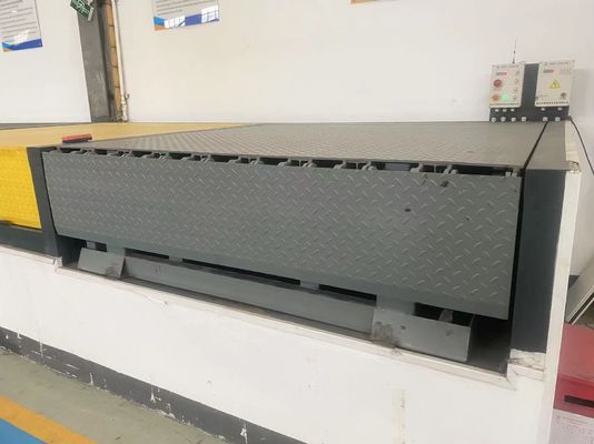 ปรับปรุงปู๊ดเคลือบอัตโนมัติ Dock Levelers 10t 12t 15t ความสูงของภาระขนาดใหญ่ ปรับตั้ง