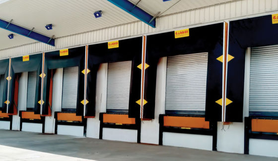 การติดตั้งง่าย PVC Dock Door Shelter ให้ความคุ้มกันจากธาตุอุตสาหกรรมที่กําหนดเอง