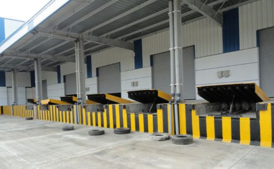 10000-20000 ปอนด์ การบรรทุก Dock Levelers การประกอบงานที่สถานที่