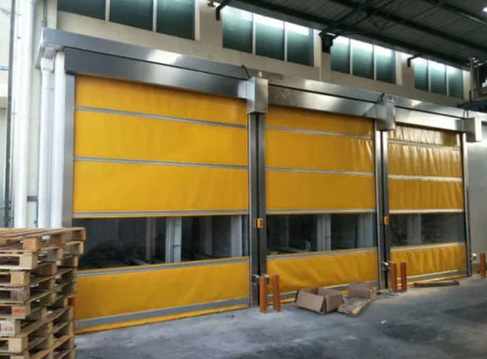 ช่องประตูโรงรถยนต์ที่เงียบ สะดวก ทนทาน ความเร็วสูง PVC Roll Up รวดเร็ว Shutter ประตูภายนอกผสมอลูมิเนียมที่กําหนดเอง