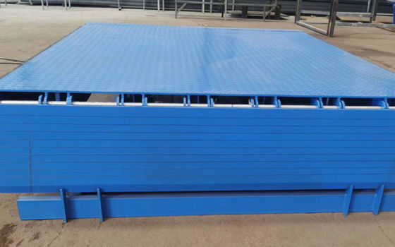 ห้างหุ้น อัตโนมัติ Dock Plate Dock Door Levelers 25000-40000LBS การออกแบบที่ปลอดภัย แหล่งพลังงานไฮดรอลิก ที่กําหนดเอง