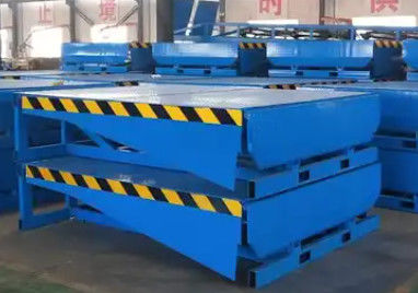 25000-40000LBS การออกแบบที่ปลอดภัย Dock Door Levelers Workshop อัตโนมัติ Dock Plate ความยาวริมฝีปากที่สามารถปรับแต่งได้ การออกแบบกลไก