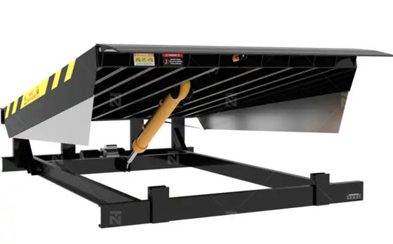 การปรับปรุงความยาวริมฝีปาก โรงงานอัตโนมัติ Dock Plate Dock Door Levelers 25000-40000LBS การออกแบบที่ปลอดภัยด้วยการควบคุมปุ่มกด