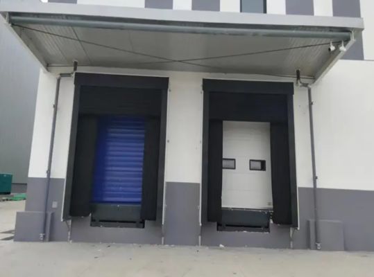 ที่พักพิงประตูท่าเรือแบบปรับได้ด้วยฟองน้ำสมัยใหม่ โซลูชันที่ดีที่สุดสำหรับผู้ผลิตตำแหน่งอุตสาหกรรม ซีลรถบรรทุกสำหรับท่าเรือขนถ่าย