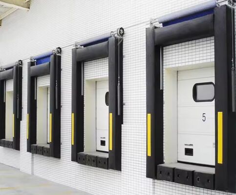 ระบบโหลดโรงงานอุตสาหกรรมอัจฉริยะสมัยใหม่ที่ทันสมัย ​​มีที่กำบังประตูท่าเรือที่ปรับได้และโครงสร้างที่ทนทานสำหรับการป้องกันท่าเรือ