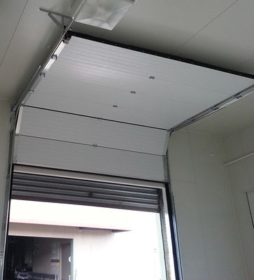 แผงเหล็กชุบสังกะสี 40mm / 50mm Industrial Sectional Overhead Door Anti Breaking