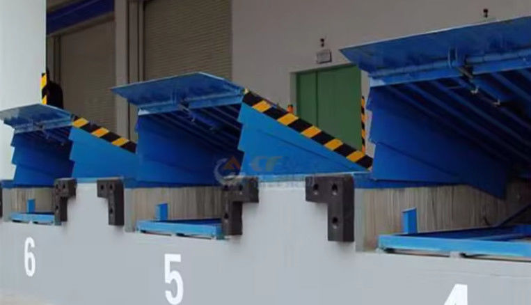 อิเล็กทรริก การตู้ Dock Leveler ด้วยความจุ 10 000-20 000 ปอนด์ ปูนเคลือบจบและความปลอดภัยเพิ่มขึ้น