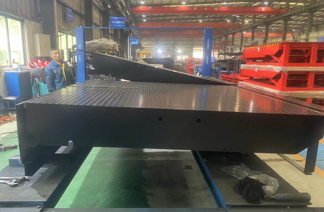 เครื่องปรับระดับ Dock Loading ที่สมาร์ท ด้วยความยาวริมฝีปากและคุณสมบัติความปลอดภัยที่สามารถปรับแต่งได้