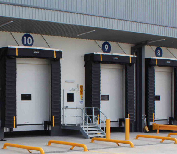การติดตั้งง่าย PVC Dock Door Shelter ให้ความคุ้มกันจากธาตุอุตสาหกรรมที่กําหนดเอง