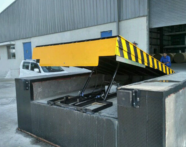10000-20000 ปอนด์ การบรรทุก Dock Levelers การประกอบงานที่สถานที่