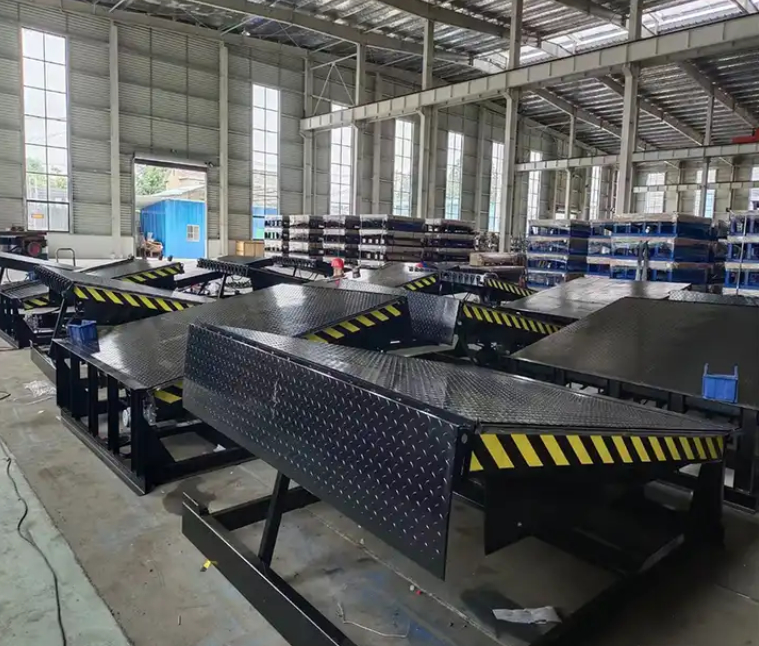 25000-40000LBS ความจุสูง โรงงานออกแบบที่ปลอดภัย แผ่นด็อกอัตโนมัติที่มีความยาวริมฝีปากที่สามารถปรับแต่งได้